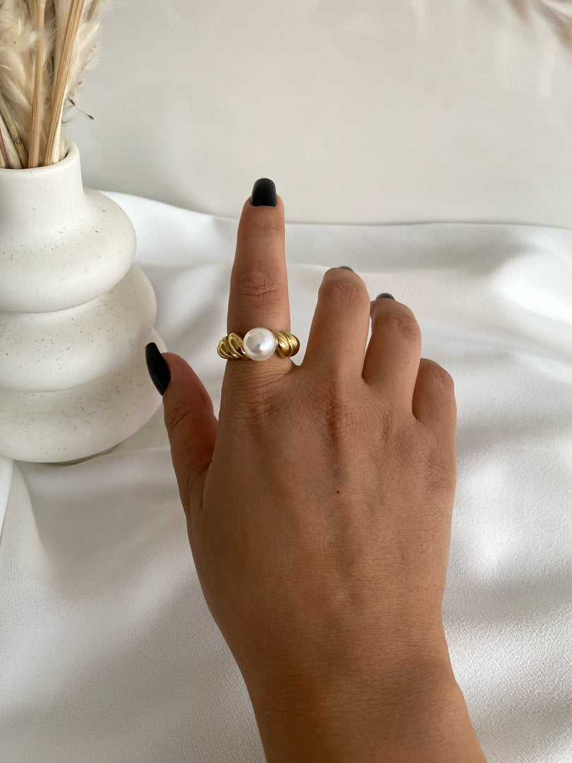Twisted Pearl Ring